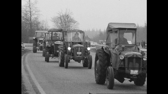 Traktorkolonnen bei einem Bauernprotest (Archivbild)  