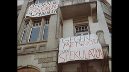 Banner an einem besetzten Haus in Frankfurt (Archivbild)  