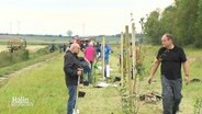 Baumpflanz-Aktion an der ehemaligen deutsch-deutschen Grenze  