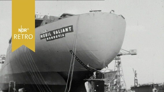 Turbinentanker "Mobil Valiant" beim Stapellauf in Bremen 1964  