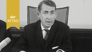 Schleswig-Holsteins Kultusminister Claus Joachim Heydbreck bei einer Ansprache 1964  