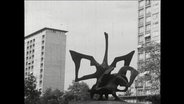 Skulptur zwischen den Grindelhäusern 1964  