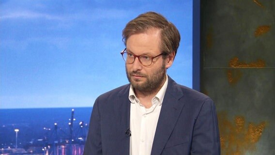 Verkehrssenator Anjes Tjarks (Grüne) im Hamburg Journal Studio. © NDR 