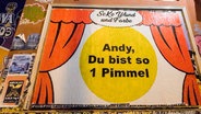 Bemalung an der Roten Flora in Hamburg: Andy, du bist so 1 Pimmel.  