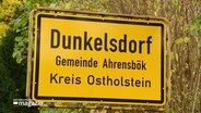 Dorfschild von Dunkelsdorf.  
