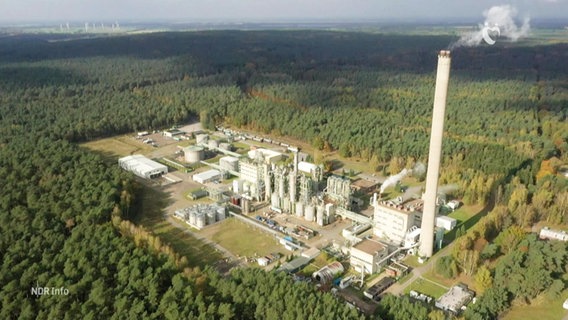 Eine Luftaufnahme zeigt die Chemie-Fabrik Oxxynova in Steyerberg  