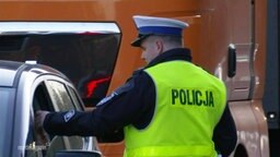 Fahrzeugkontrolle der polnischen Polizei  
