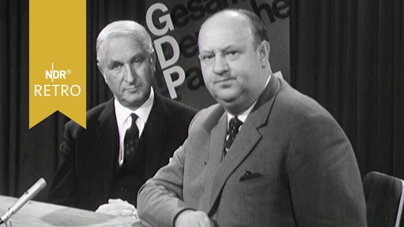 Erich Schellhaus, Minister für Vertriebene, und der stellvertretende Ministerpräsident Hermann Ahrens (beide GDP) in einer Wahlsendung im NDR 1963  