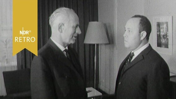 Bürgermeister Paul Nevermann begrüßt 1963 im Hamburger Rathaus einen nicaraguanischen Konsul  