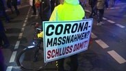 Anti-Coronamaßnahmen-Demonstrant.  
