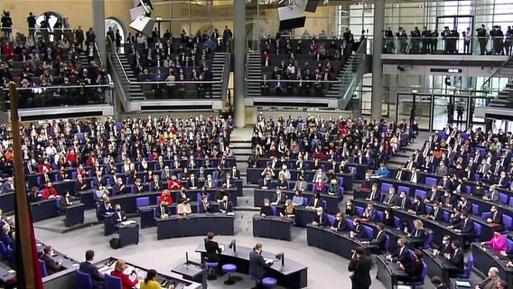 Der deutsche Bundestag bei der Wahl des neunen Bundeskanzlers.  