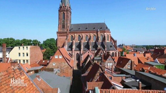 Eine Backstein-Kirche in Lüneburg. © Screenshot 