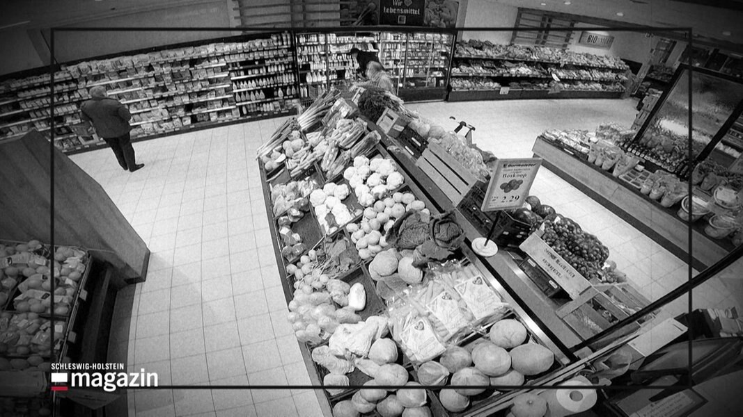Das Bild einer Überwachsungskamera in einem Supermarkt