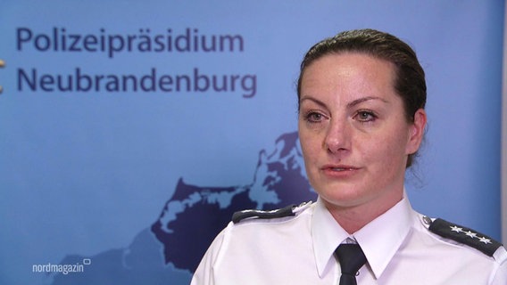 Pressesprecherin Nicole Buchfink des Polizeipräsidiums Neubrandenburg. © Screenshot 