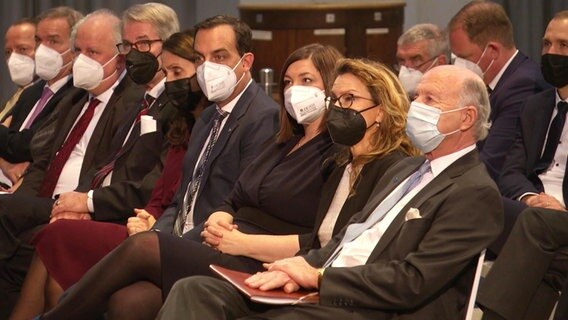Publikum mit FFP2-Masken bei der Versammlung des Ehrbaren Kaufmanns © Screenshot 