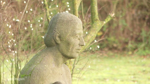 Der Kopf einer Frauenstatue in Bützow © Screenshot 