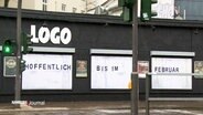 Außenfassade des legendären Hamburger Clubs "LOGO". Auf Plakaten an der Wand steht in Großbuchstaben: "Hoffentlich bis im Februar". © Screenshot 