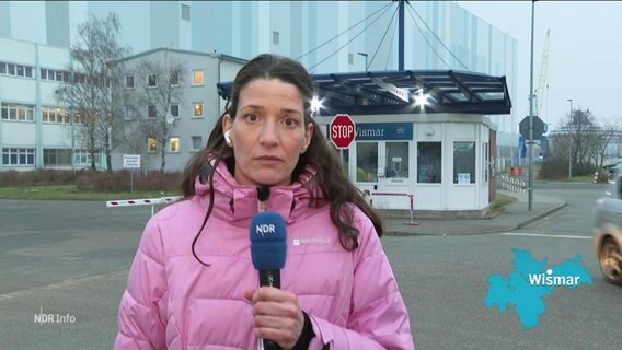 Reporterin Martina Scheller berichtet aus Wismar. © Screenshot 