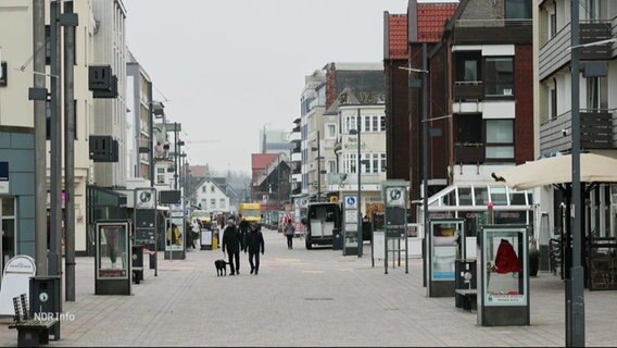 Eine leere Fußgängerzone auf Sylt. © Screenshot 