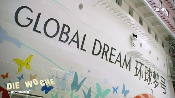 Ein Schiff mit der Aufschrift "Global Dream". © Screenshot 