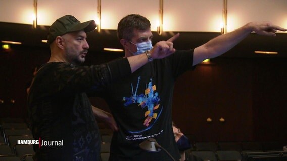 Regisseur Kirill Serebrennikow im Zuschauerraum des Thalia Theaters. © Screenshot 