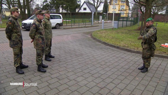 Heimatschützer bei der Bundeswehr in Uniform. © Screenshot 