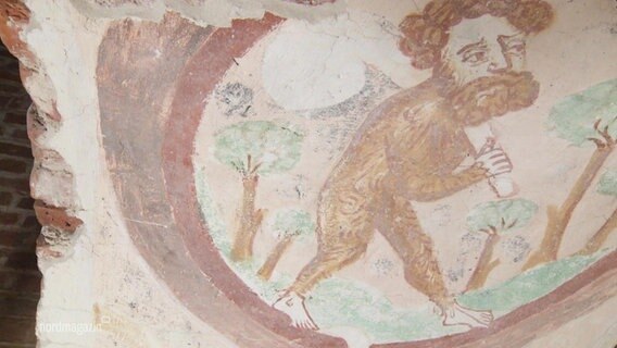 Ein altes Wandgemälde auf dem ein Mann abgebildet ist. © Screenshot 