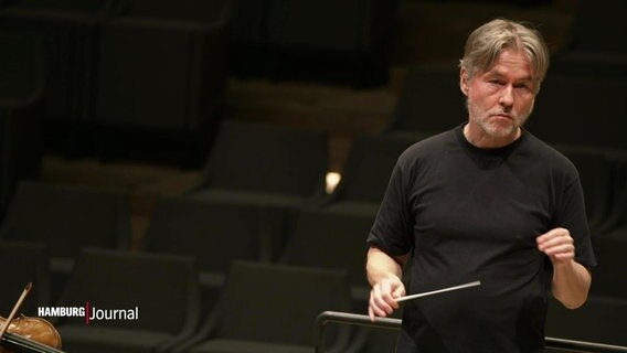 Der finnische Komponist Esa-Pekka Salonen während einer Orchesterprobe © Screenshot 