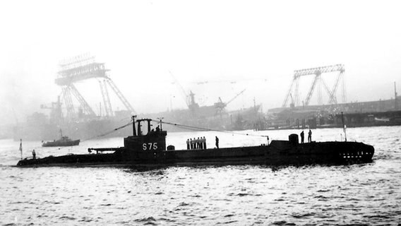 Archivbild: Ein U-Boot an der Wasseroberfläche. © Screenshot 