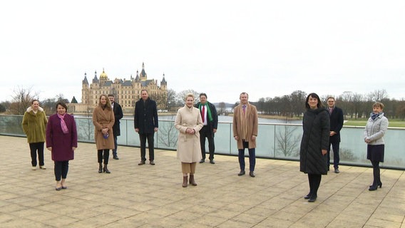 Klausurtagung in Schwerin mit Manuela Scheswig und ihren Ministern. © Screenshot 
