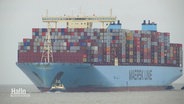 Containerschiff "Mumbai Maersk" kommt nach Havarie in Bremerhaven an © Screenshot 
