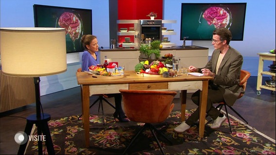 Moderator Dr. Johannes Wimmer im Gespräch mit Prof. Daniela Berg © Screenshot 