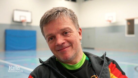 Para-Tischtennisspieler Björn Schnake. © Screenshot 