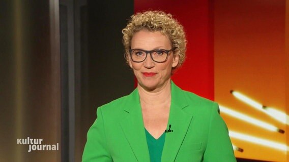 Moderatorin Julia Westlake © Screenshot 