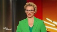 Moderatorin Julia Westlake © Screenshot 