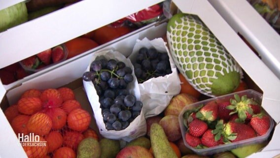 Verschiedenes Obst in einem Karton © Screenshot 
