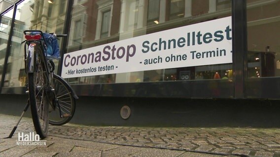 Ein Banner, der auf die Möglichkeit für einen Corona Schnelltest hinweist. © Screenshot 