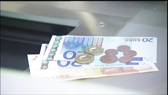 Euroscheine und Euromünzen. © Screenshot 