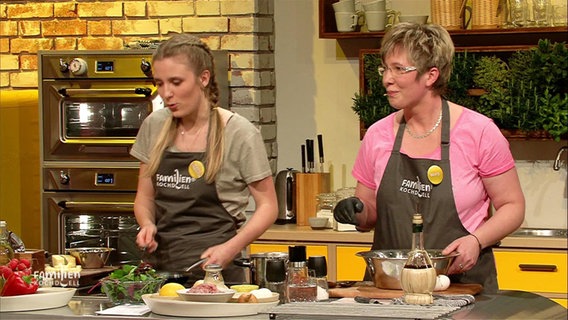 Marie und Beate Florian kochen. © Screenshot 