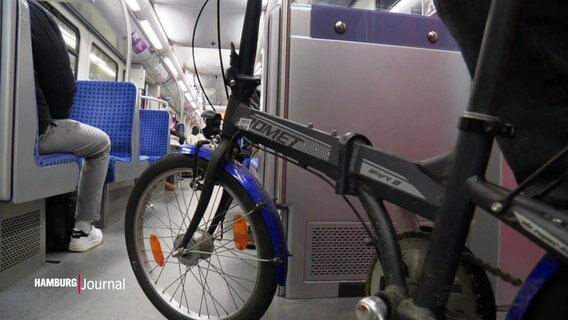 Ein Fahrrad in einer S-Bahn. © Screenshot 