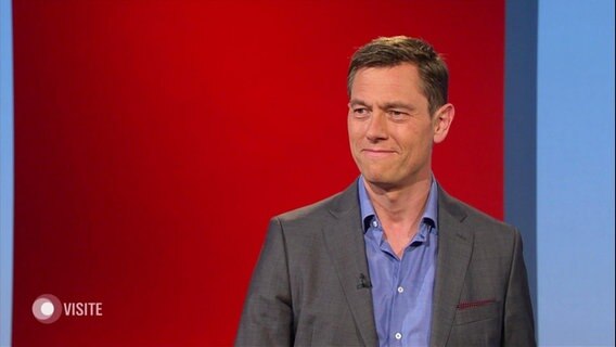 Der Arzt Dr. Jürgen Pohl zu Gast bei Visite. © Screenshot 