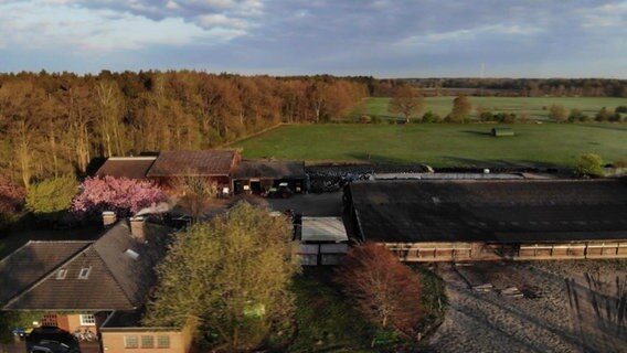 Blick auf einen landwirtschaftlichen Betrieb in Hamburg-Rissen. © Screenshot 