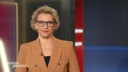 Julia Westlake moderiert das Kulturjournal © Screenshot 