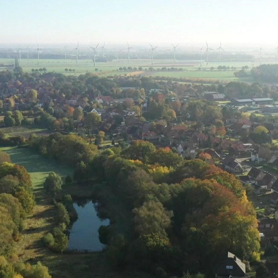 Eine Luftaufnahme zeigt den Flecken Steyerberg in Niedersachsen  