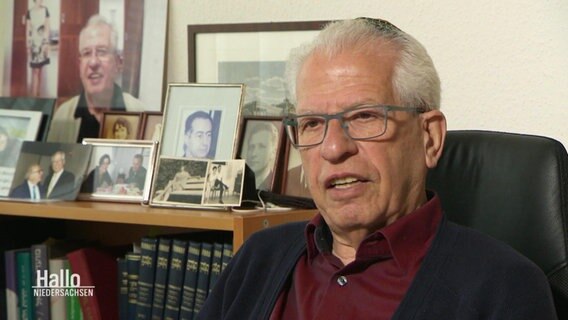 Rabbiner Gábor Lengyel im Interview. © Screenshot 