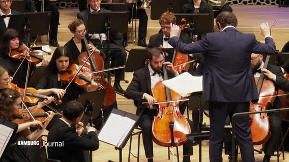 Das Kyiv Symphony Orchestra spielt im großen Saal der Elbphilharmonie. © Screenshot 