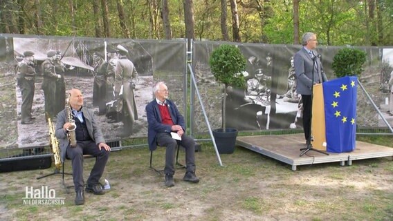 Bilder der Gedenkfeier auf dem Timeloberg bei Lüneburg. © Screenshot 