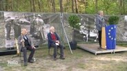 Bilder der Gedenkfeier auf dem Timeloberg bei Lüneburg. © Screenshot 