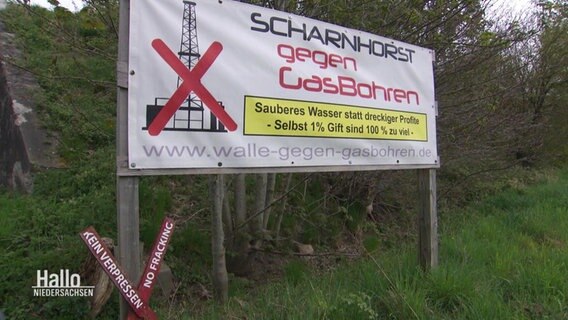 Ein großer Banner mit der Aufschrift "Scharnhorst gegen GasBohren". © Screenshot 