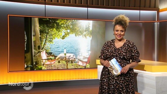 Nadja Babalola moderiert Nordtour. © Screenshot 